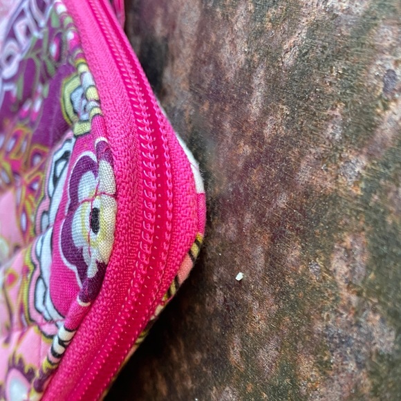Vera Bradley Very Berry Paisley Pattern Zip-Around Quilted Wallet/Wristlet - Picture 7 of 11